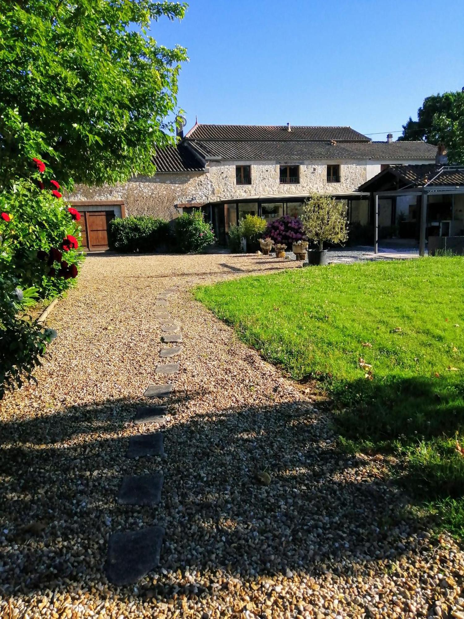 Le Grand Chemin De La Vie Bed & Breakfast Montcaret Exterior foto