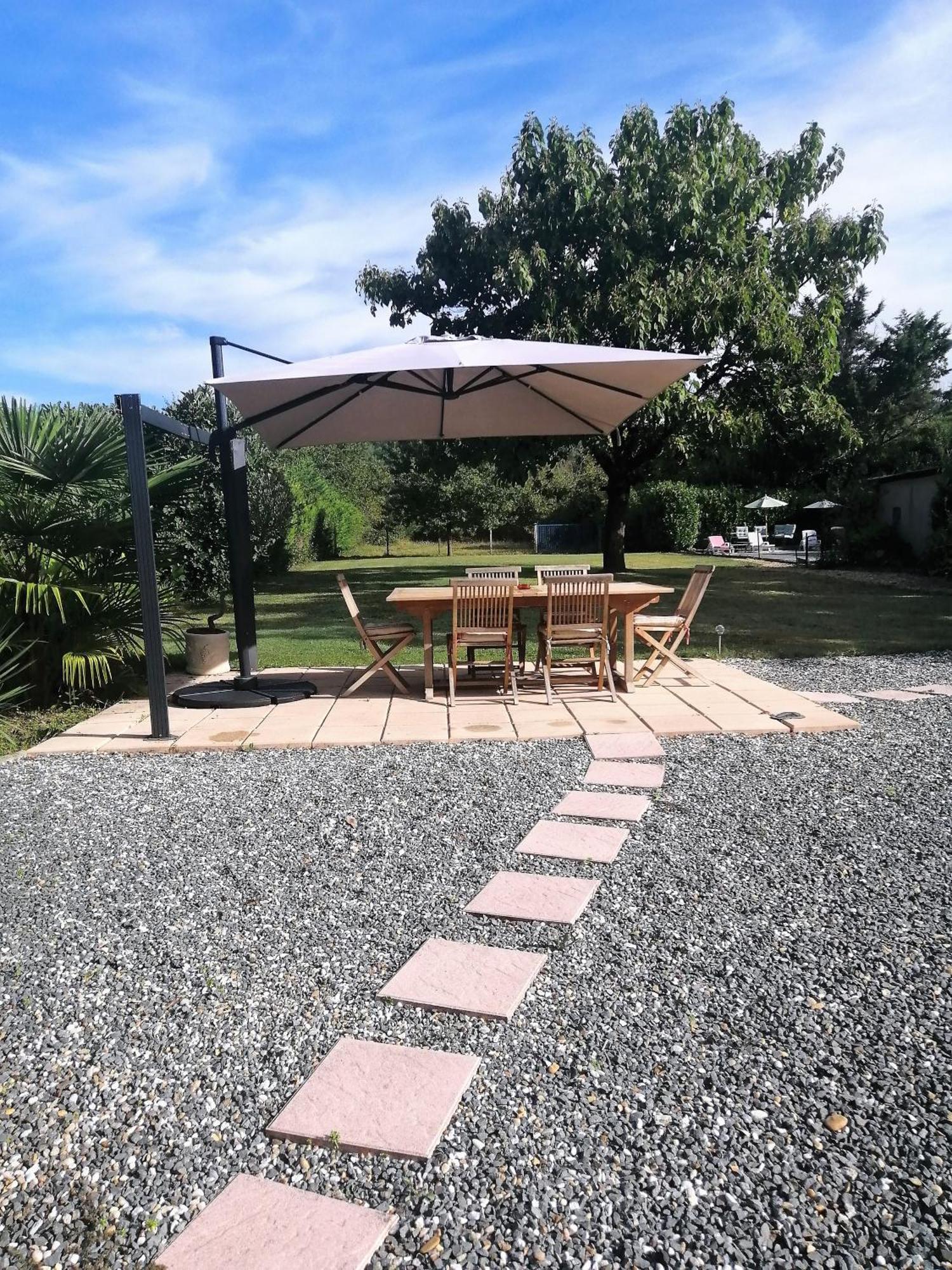Le Grand Chemin De La Vie Bed & Breakfast Montcaret Exterior foto